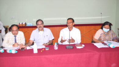 ప్రైవేట్ అంబులెన్స్ లను ఆసుపత్రి ఆవరణలో పార్క్ చేయకూడదు