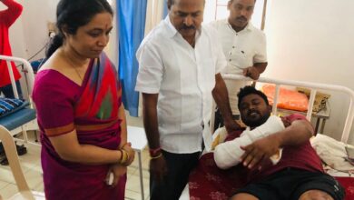 కార్యకర్తను పరామర్శించిన గౌరు దంపతులు