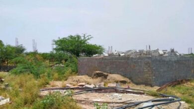 ఇల్లు కట్టుకోవడానికి సరైన నీటి వసతి లేదు ఇల్లు కట్టుకోవడానికి సరైన నీటి వసతి లేదు