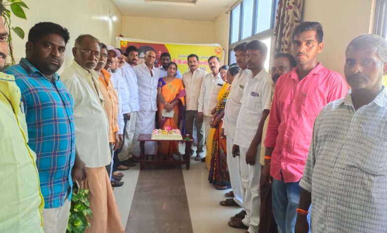 ఆత్మకూరులో చంద్రబాబు జన్మదిన వేడుకలు ఆత్మకూరులో చంద్రబాబు జన్మదిన వేడుకలు