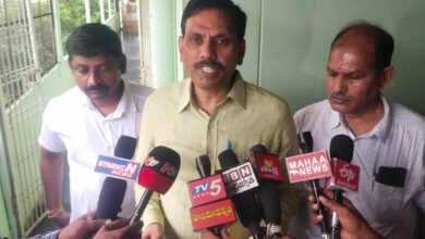 రిజిస్ట్రేషన్ కార్యాలయాలపై ఎసిబి దాడులు రిజిస్ట్రేషన్ కార్యాలయాలపై ఎసిబి దాడులు