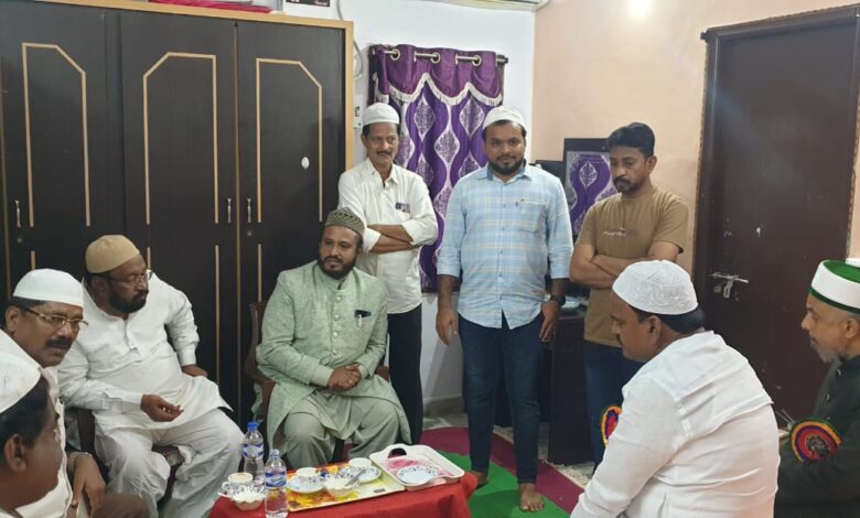 మత గురువు ఫయాజ్ ను కలిసిన ఉప ముఖ్యమంత్రి అంజాద్ భాష మత గురువు ఫయాజ్ ను కలిసిన ఉప ముఖ్యమంత్రి అంజాద్ భాష